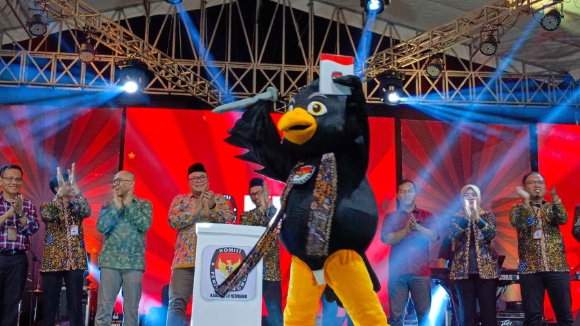 Kostum Badut Maskot Bang Ipin KPU Rembang