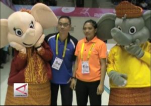 Pengrajin Badut Gajah Bona dan Boni POM ASEAN