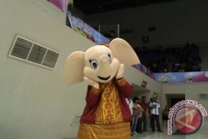Pengrajin Badut Gajah Bona dan Boni POM ASEAN