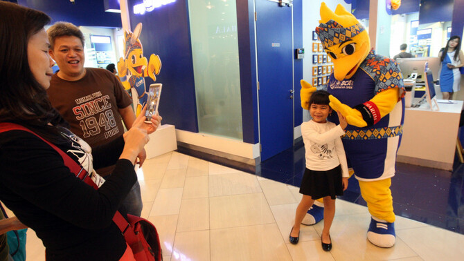 Pengrajin Badut Maskot Bank BCA untuk Branding dan Promosi