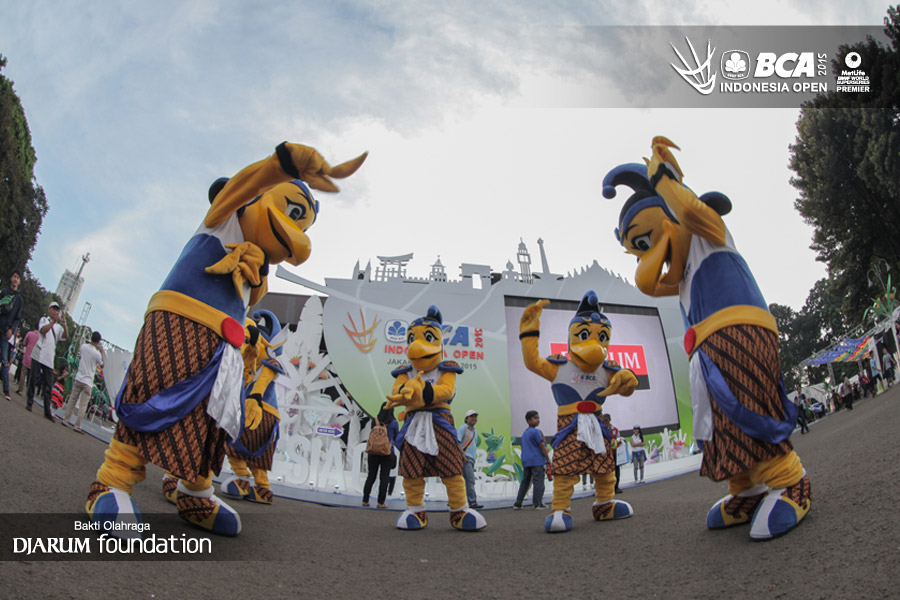 Pengrajin Badut Maskot BIO BCA Indonesia Open 2015 untuk Event Olahraga