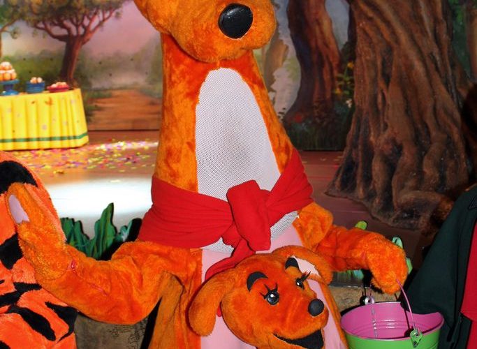 Kostum Badut Kanguru untuk Branding Skala Besar