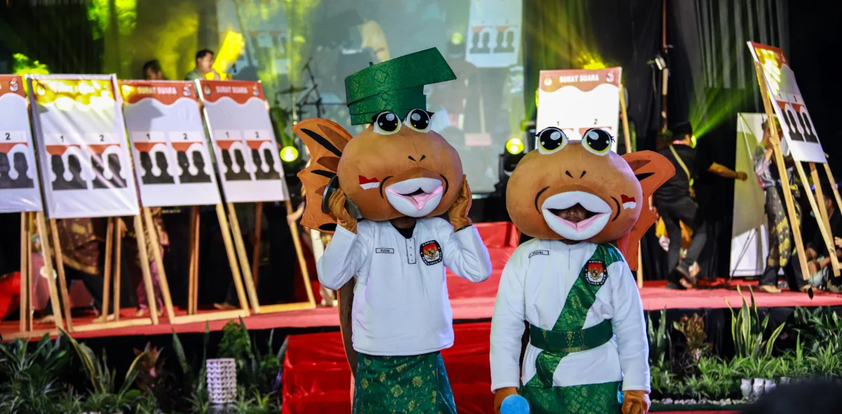 Kostum Badut Si Putra & Si Putri Meranti