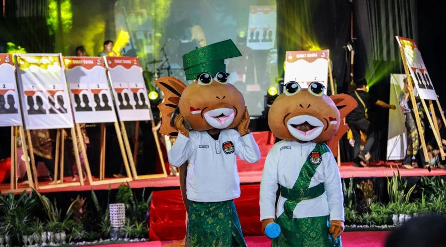 Kostum Badut Si Putra & Si Putri Meranti