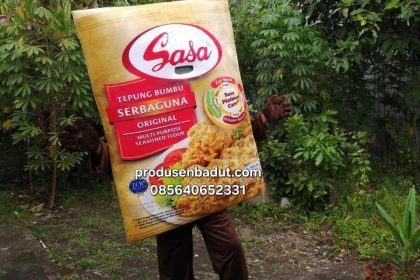 Pengrajin Badut Promosi Sasa Tepung Serbaguna