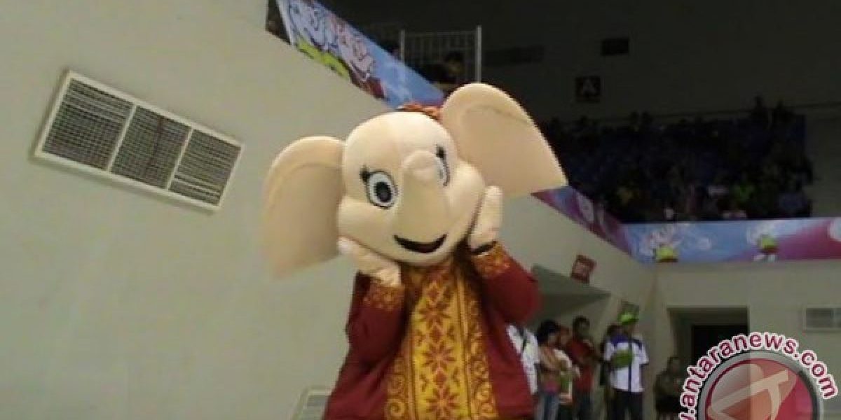 Pengrajin Badut Gajah Bona dan Boni POM ASEAN