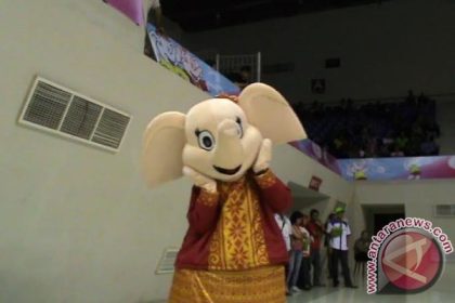 Pengrajin Badut Gajah Bona dan Boni POM ASEAN