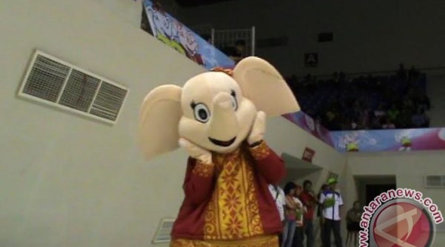 Pengrajin Badut Gajah Bona dan Boni POM ASEAN