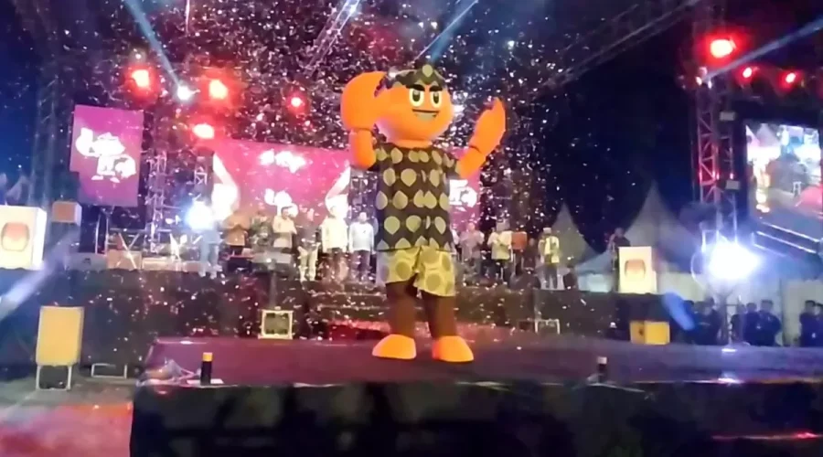 Pengrajin Badut Si Raju KPU Kendal untuk Sosialisasi Pilkada