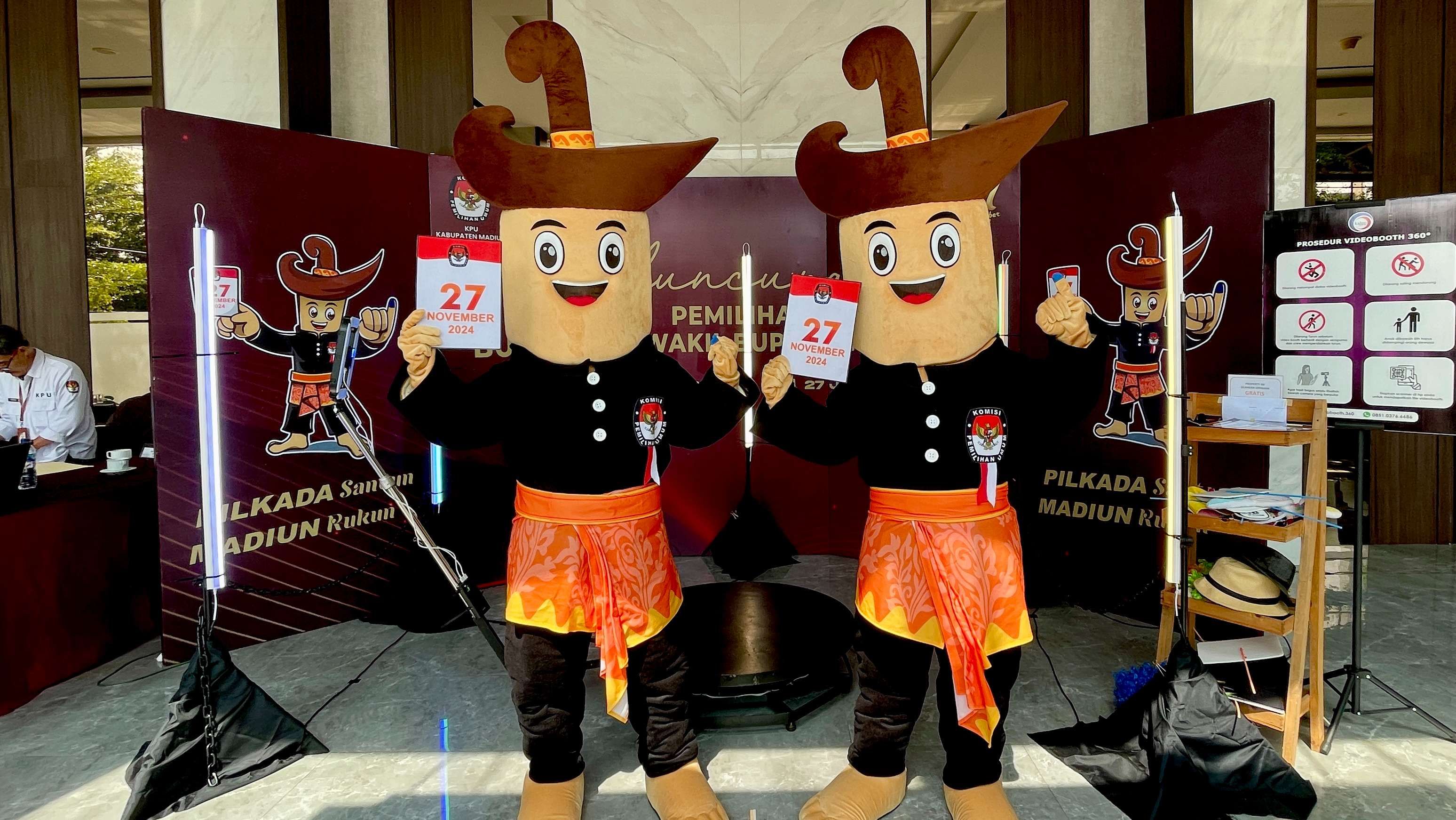 Pengrajin Badut Keris Tundung KPU Madiun | rri.co.id | ProdusenBadut.com