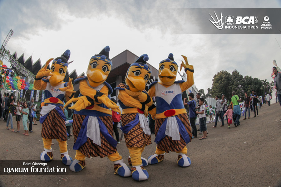 Pengrajin Badut Maskot BIO BCA Indonesia Open 2015 untuk Event Olahraga